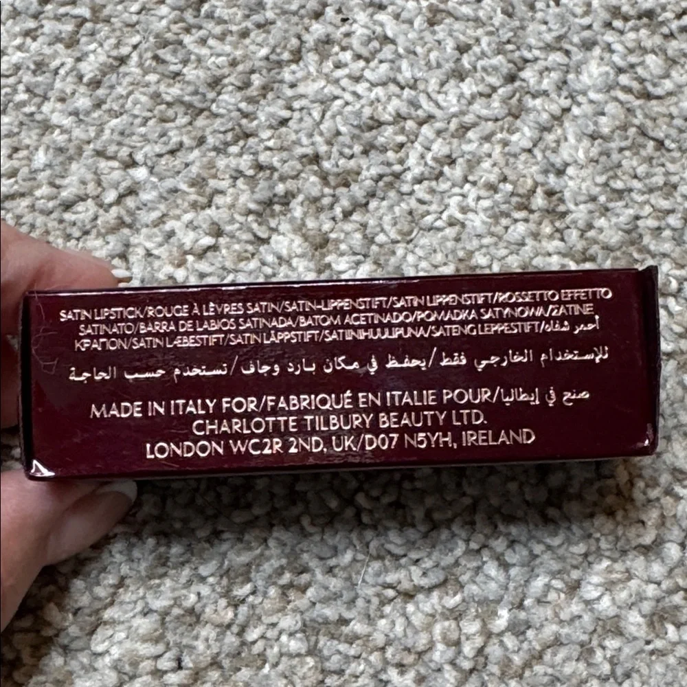 Charlotte Tilbury K.I.S.S.I.N.G Lipstick Yes Honey Nude Beige NWT
